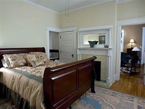 The Historic Morris Harvey House Bed and Breakfast Fayetteville Habitación foto